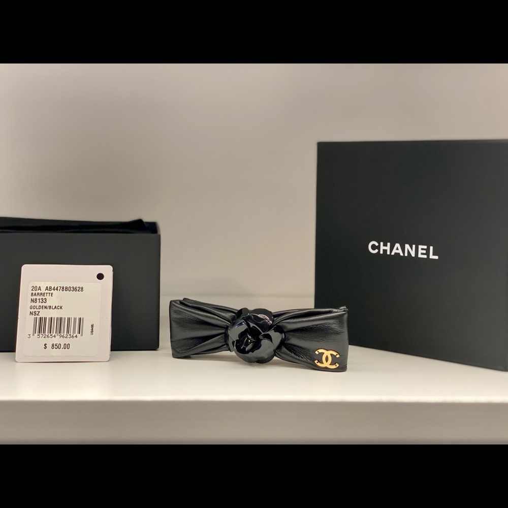 CHANEL - NEW Hair barrette